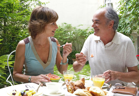 Rassurer sans nier la réalité : une façon de maintenir le dialogue et la communication au sein du couple.