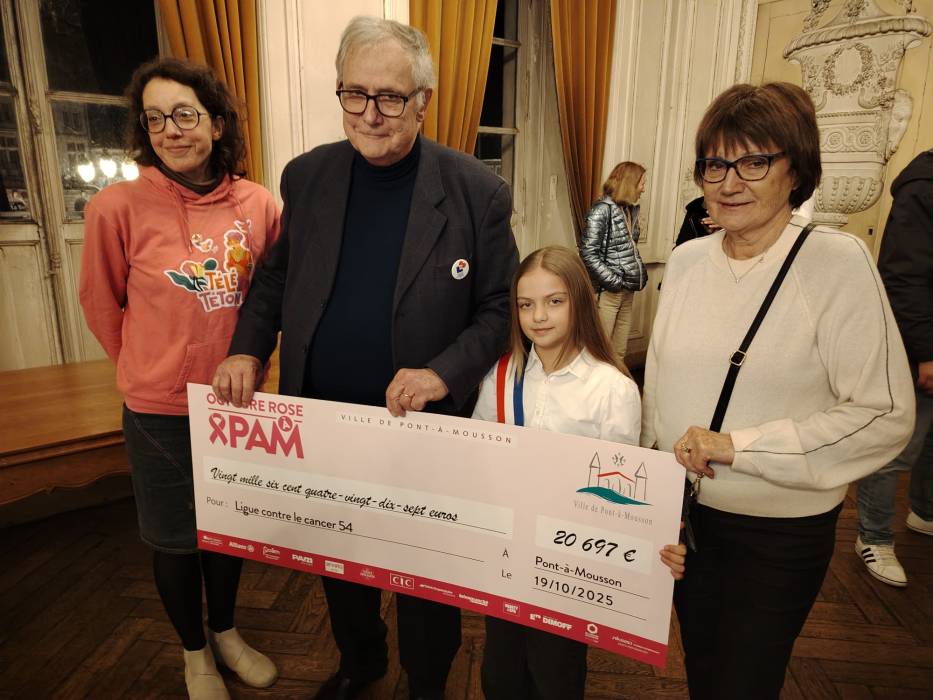 Remis le chèque Octobre Rose | Ville de Pont-à-Mousson | Comité 54 de la Ligue contre le cancer