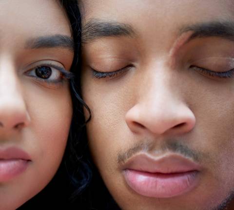 Demi visage d'un homme et d'une femme