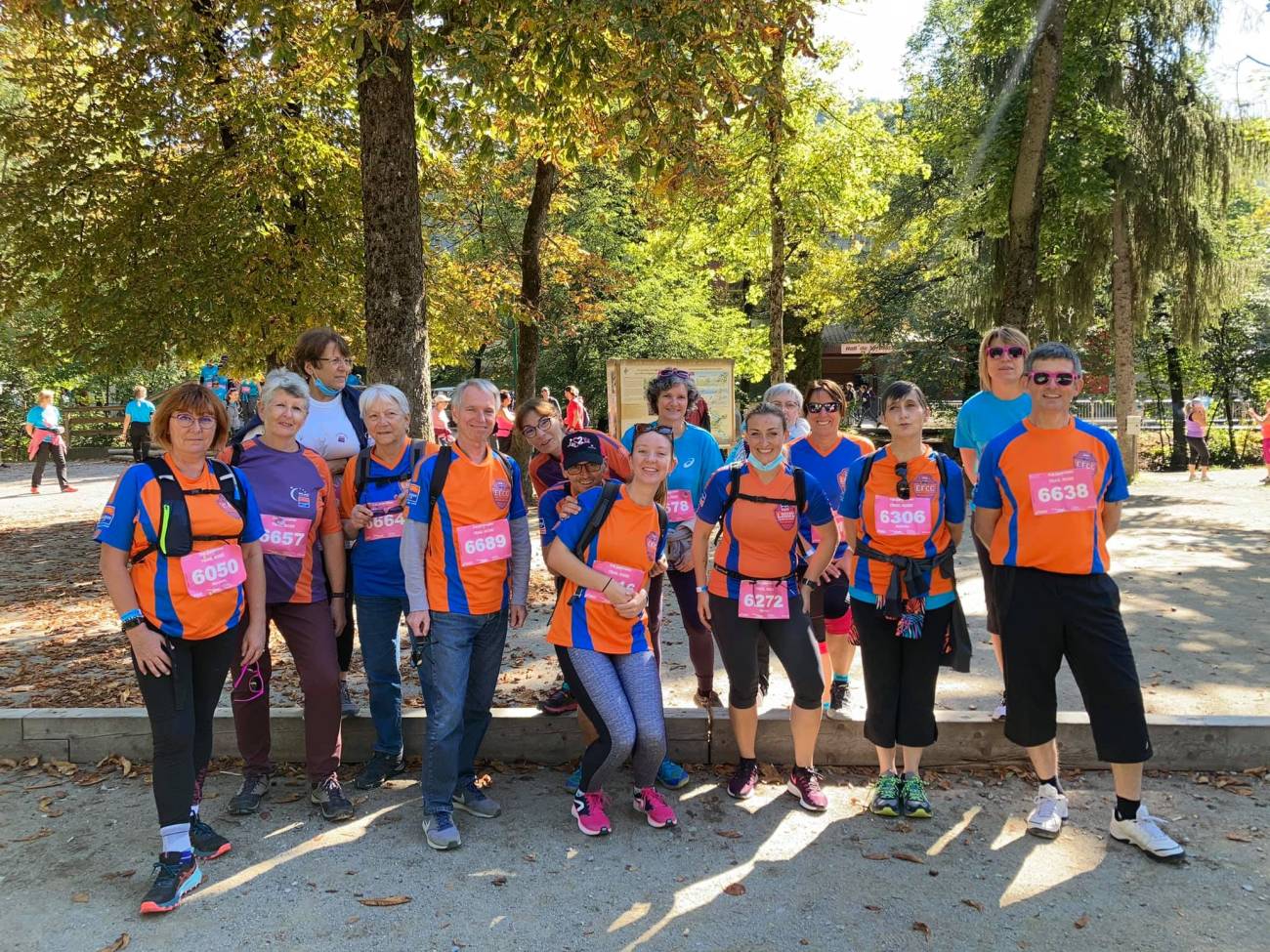 Bénévoles Ligue contre le cancer 05 lors d'une course pour octobre rose