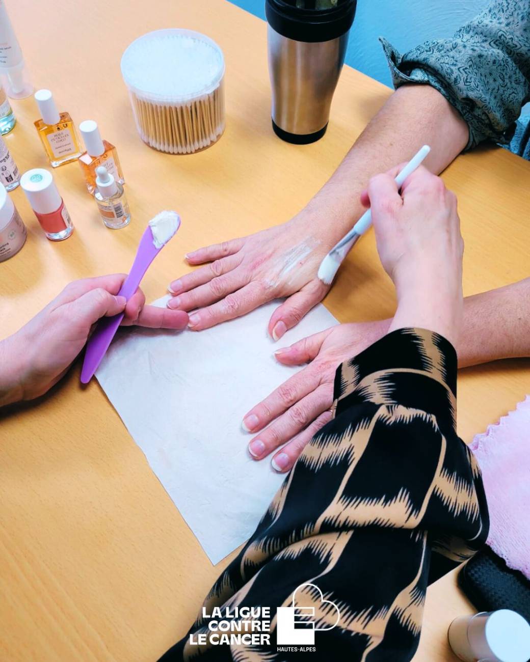 mains qui se font chouchouter