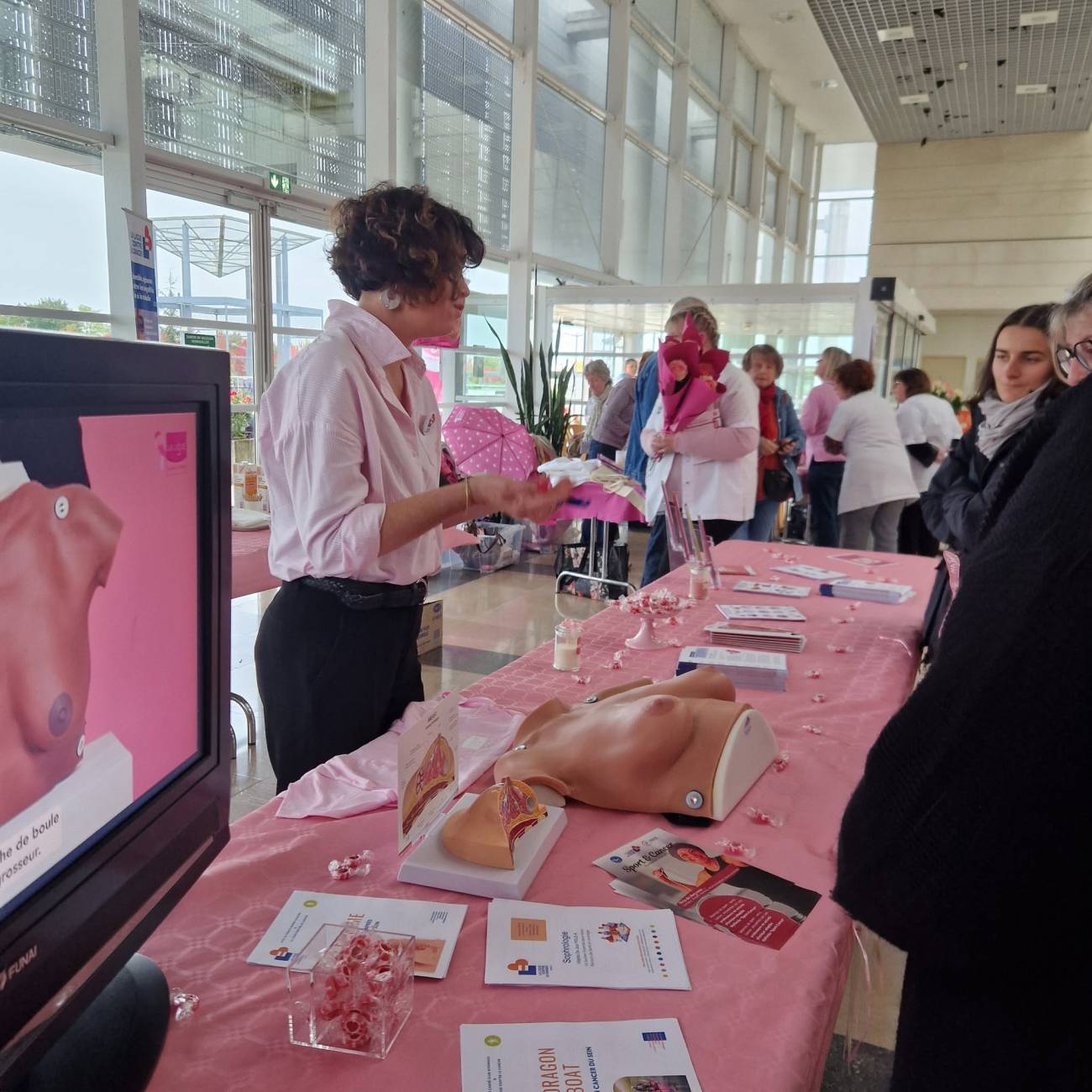 stand de sensibilisation au dépistage du cancer du sein 