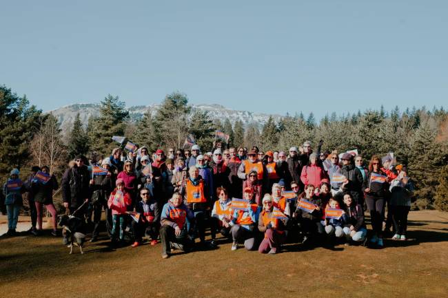 Photo de groupe marche solidaire